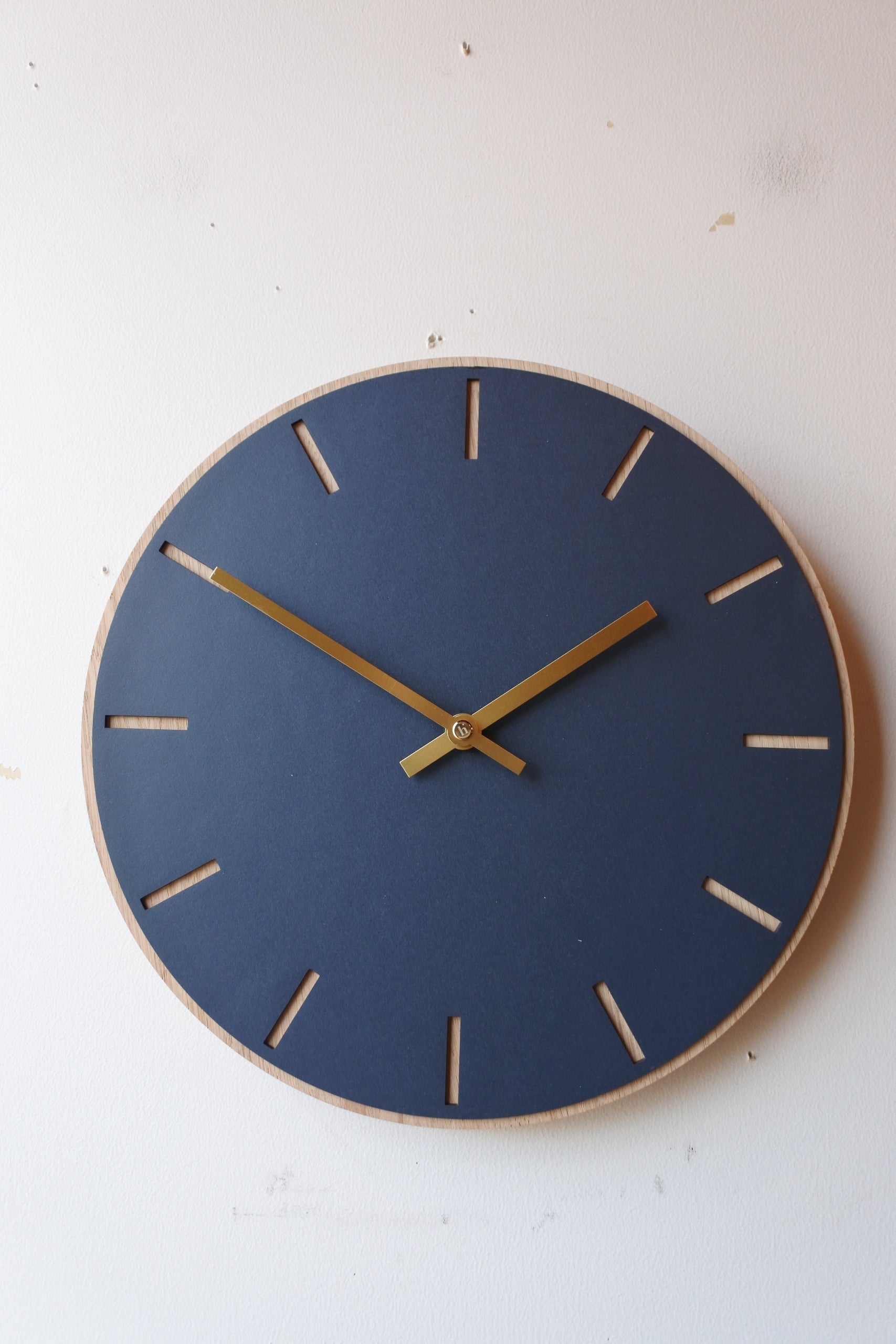 Linoleum　Blue　CRAFT　hemverk　–　Wall　Clock　Smoky　JOURNAL