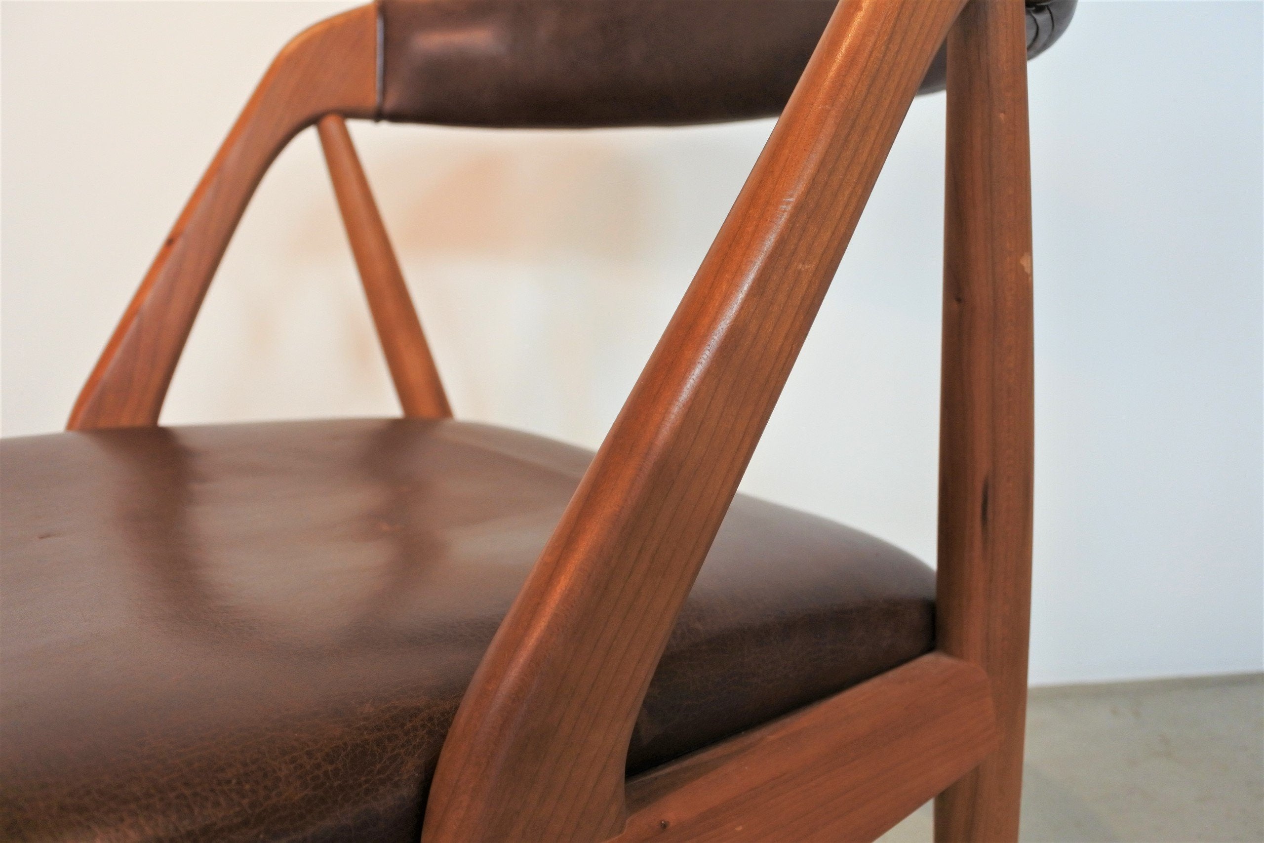 クラフトジャーナル｜宮崎椅子製作所｜HANDY ロータイプ – CRAFT JOURNAL