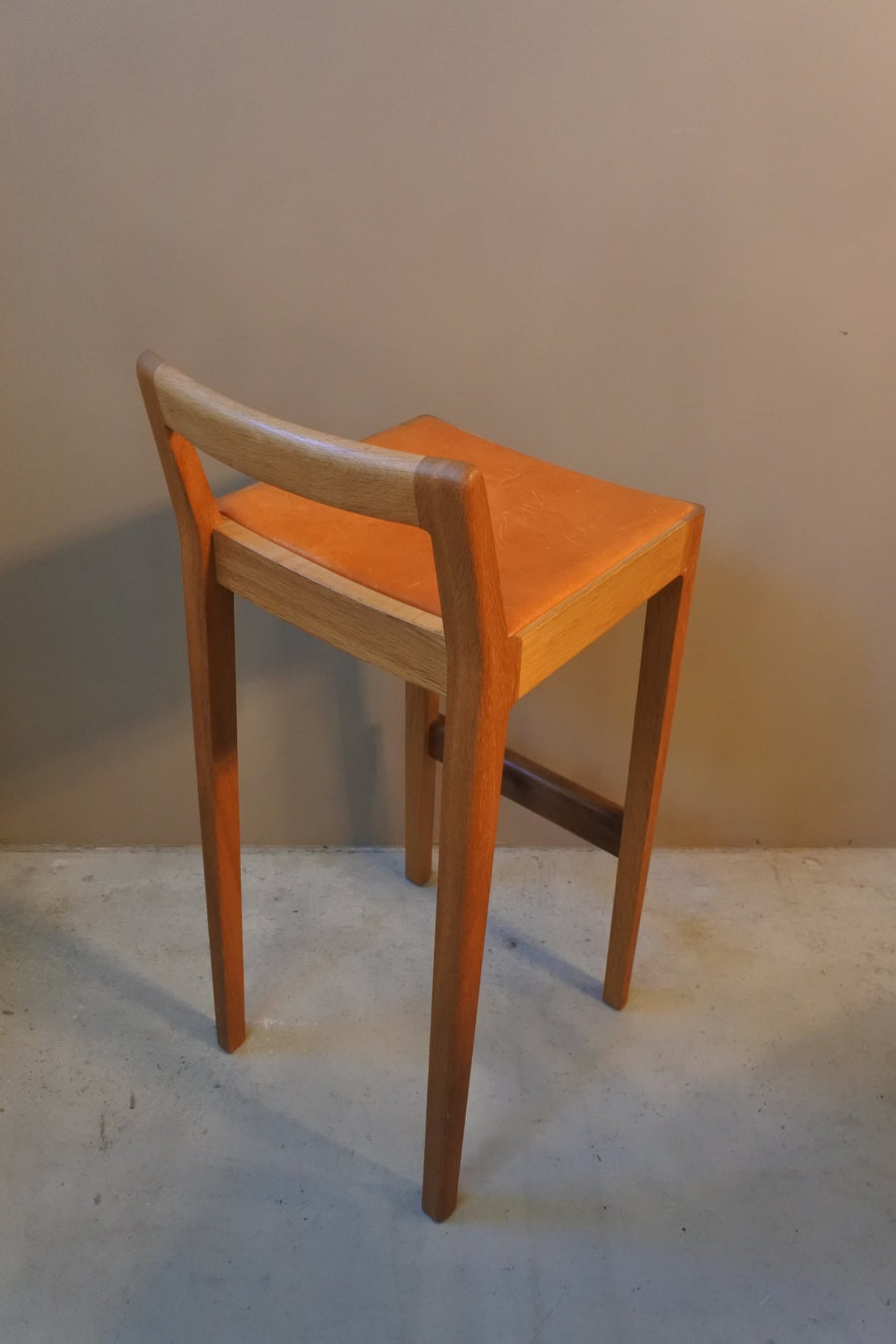 R+R counter chair